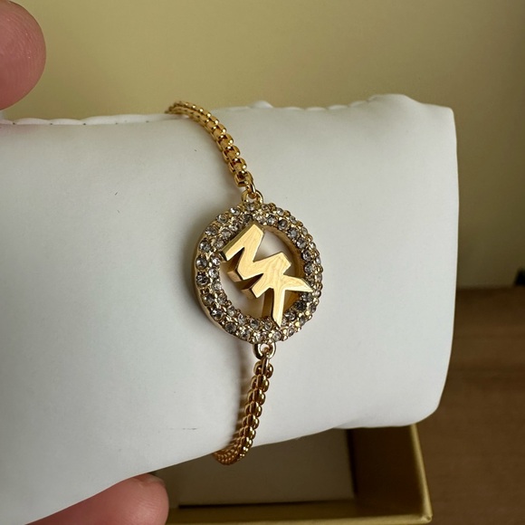 Michael Kors Signature Charm w/Stone Gold Bracelet, NWT - Picture 4 of 11